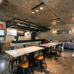 De Kafe Bar & Bistro