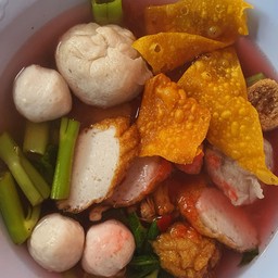 เกาเหลาลูกชิ้นปลาเย็นตาโฟ