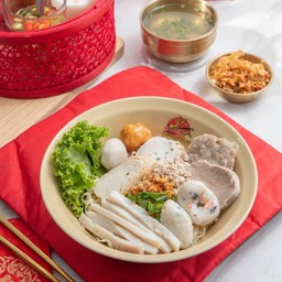 ก๋วยเตี๋ยวลูกชิ้นปลา เพิ่มหมู 3 อย่าง