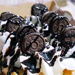 วิปครีม+มินิโอริโอ้ (ท็อปปิ้งซอสช็อกโกแลต)