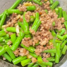 ข้าว หมูสับผัดถั่วฝักยาว