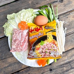 ชุดมาม่าหมูสับ