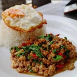 เด็กอ้วน กระเพราแซ่บ ถนนสำเร็จพัฒนา