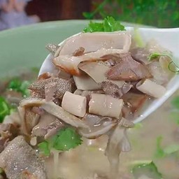 ตุ๋นเครื่องในแพะ（炖羊肉内脏）