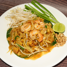 ผัดไทยมะละกอกุ้งสด