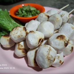 ลูกชิ้นหมูปิ้ง