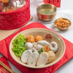 เส้นปลาลูกชิ้นปลา