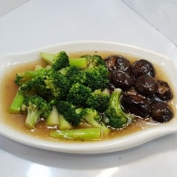 ผัด บล็อคคอรี่ กับเห็ดหอม