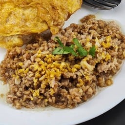 ข้าวหมูสับกระเทียมพริกไทย