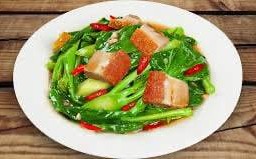 คะน้าหมูกรอบ