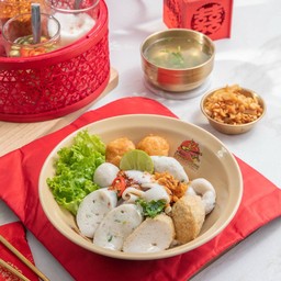 เส้นปลาลูกชิ้นปลาต้มยำ