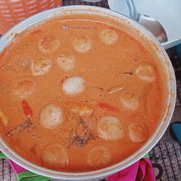 ขนมจีนน้ำยา กะทิ ขาไก่