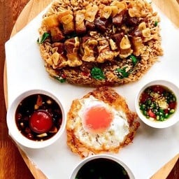 เซ็ทกะเพราหมูหน้าหมูกรอบกระเทียม