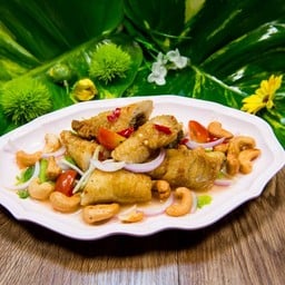 ยำปลาสลิดกระเทียมโทน