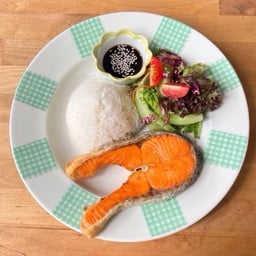 ข้าวแซลมอนเทอริยากิ Grilled Salmon and Teriyaki Sauce with Rice