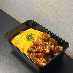 ข้าวไก่คาราเกะไข่ข้นซอสฮอต&สไปซี่