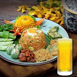 ข้าวผัดน้ำพริกลงเรือ+น้ำสมุนไพร