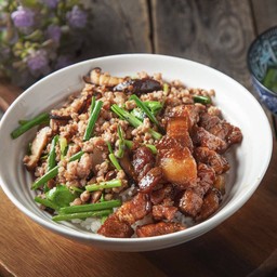 R8 ข้าวต้มแห้งหมูสับผัดเห็ดหอม+หมูหวาน