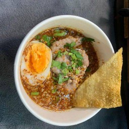 ก๋วยเตี๋ยว อย่าลืมฉัน (ตึกแดงชั้น6)