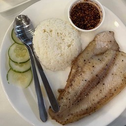 ข้าวหน้าปลาย่างจิ้มแจ่ว