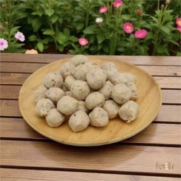 ลูกชิ้นหมูทอดของทานเล่น