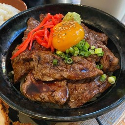 ข้าวด้งเนื้อเสือย่างติดมันหอมๆ ไข่ดอง