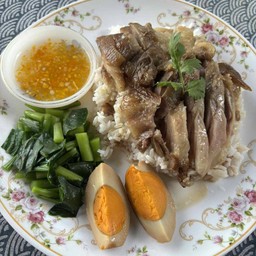 ข้าวขาหมู+ไข่1/2 ฟอง