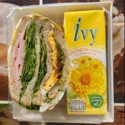 เลือกใส้แซนวิส น้ำหรือนมได้นะครับ