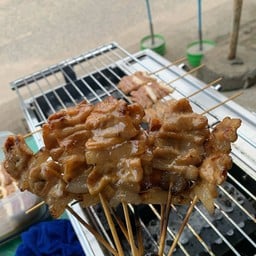 หมูปิ้งโบราณฉ่ำๆ เขาปรีดี