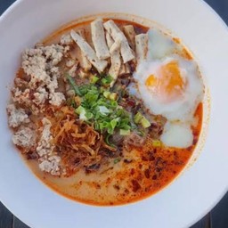 ก๋วยจั๊บญวณต้มยำไข่