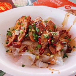 ก๋วยเตี๋ยวหลอดหมูแดง