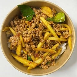 หมูสับผัดพริกแกงหน่อไม้