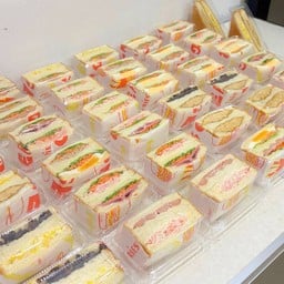 Triple P Sandwich And Strawberry Fresh Milk  หมู่บ้านเศรษฐกิจ