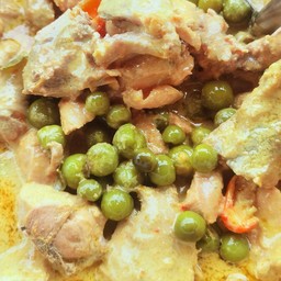 แกงกะทิไก่มะเขือพวง