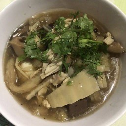 ก๋วยเตี๋ยวไก่ตุ๋นกระเพาะปลา เจ้าพระยา