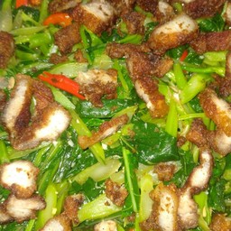 คะน้าหมูกรอบ