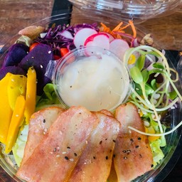 สลัดเบคอนไก่