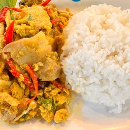 ข้าวหมูสามชั้นผัดผงกะหรี่