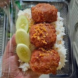 ข้าวหมูกระเทียมทอด