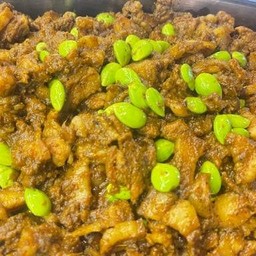 ราดผัดพริกแกงหมูสะตอ