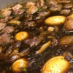 ราดไข่พะโล้