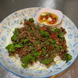 ข้าวกระเพราเนื้อสับ