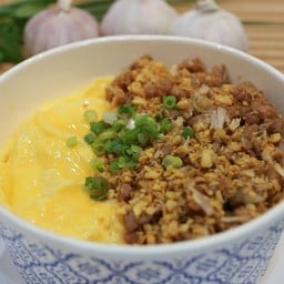 ข้าวไข่ข้น หมูสับทอดกระเทียม