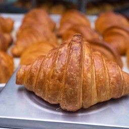 [อร่อยซ่ากับโค้ก] Butter Croissant +  โค้ก ออริจินัล (กระป๋อง) 