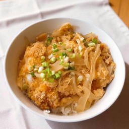 ข้าวหน้าหมูคัดสึด้ง