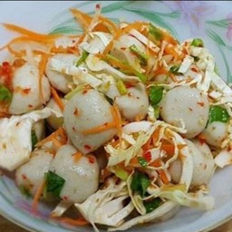 ยำลูกชิ้นนึ่ง