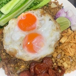 ข้าวผัดหมูอาม่าไข่ดาว
