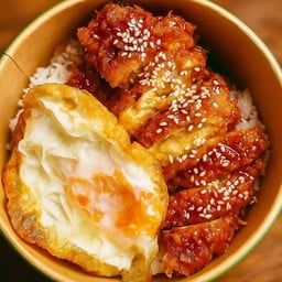 ข้าวไก่ทอดเกาหลีไข่ดาว