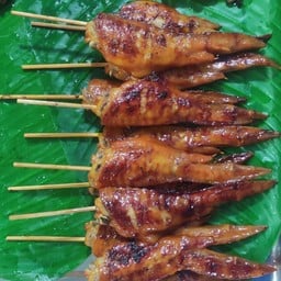 ไก่ย่างเตาถ่าน-หมูปลาร้า-คอหมูย่าง ซ.กระทิงแดง