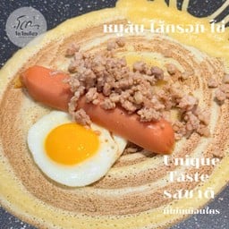 ไข่ ไส้กรอก หมูสับ